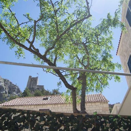 شقة House Nataniel In Omis Near Sea المظهر الخارجي الصورة