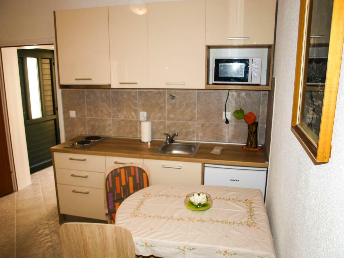 شقة House Nataniel In Omis Near Sea المظهر الخارجي الصورة