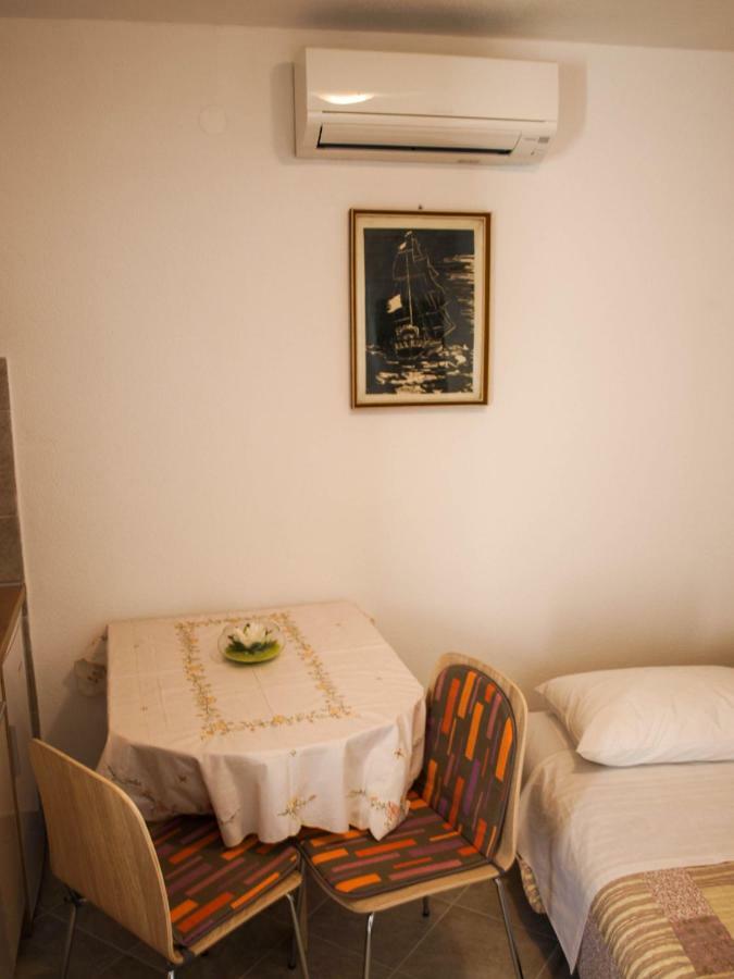 شقة House Nataniel In Omis Near Sea المظهر الخارجي الصورة