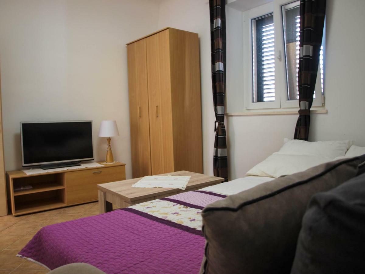 شقة House Nataniel In Omis Near Sea المظهر الخارجي الصورة