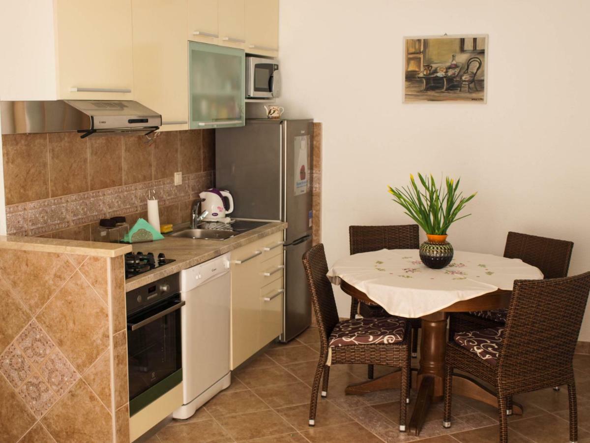 شقة House Nataniel In Omis Near Sea المظهر الخارجي الصورة