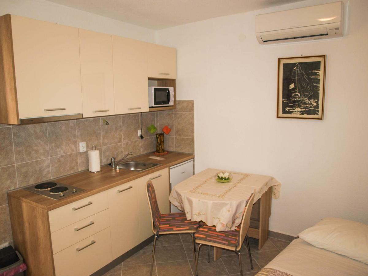 شقة House Nataniel In Omis Near Sea المظهر الخارجي الصورة