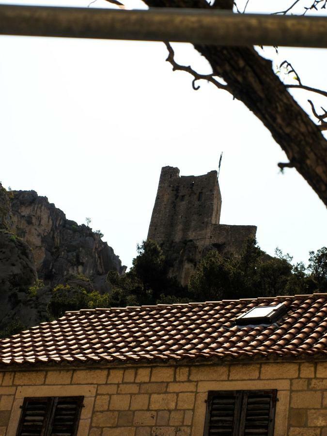 شقة House Nataniel In Omis Near Sea المظهر الخارجي الصورة