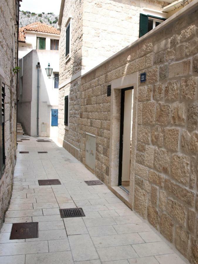 شقة House Nataniel In Omis Near Sea المظهر الخارجي الصورة
