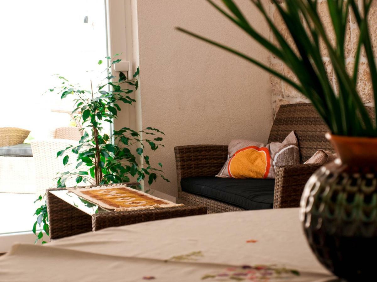 شقة House Nataniel In Omis Near Sea المظهر الخارجي الصورة