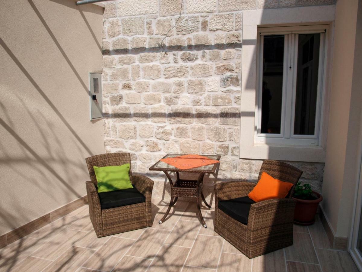 شقة House Nataniel In Omis Near Sea المظهر الخارجي الصورة