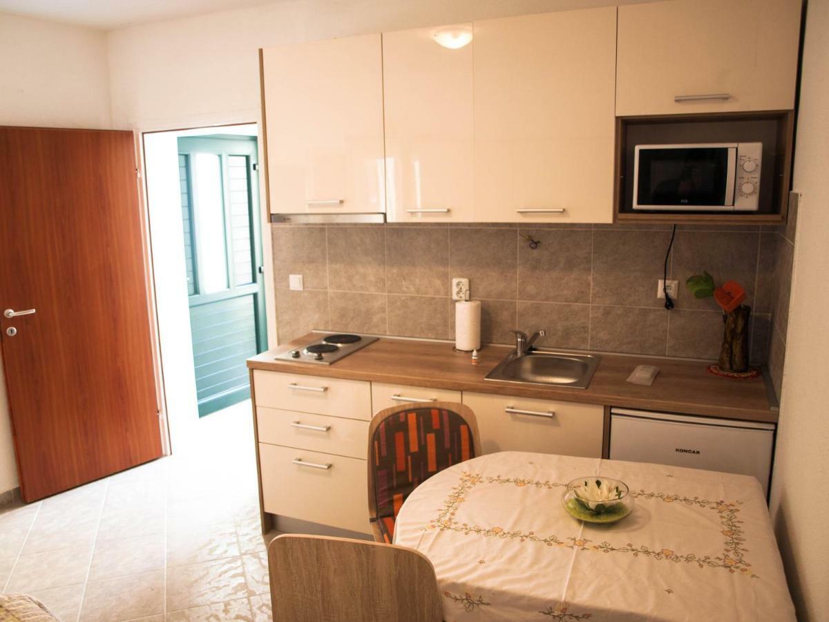 شقة House Nataniel In Omis Near Sea المظهر الخارجي الصورة