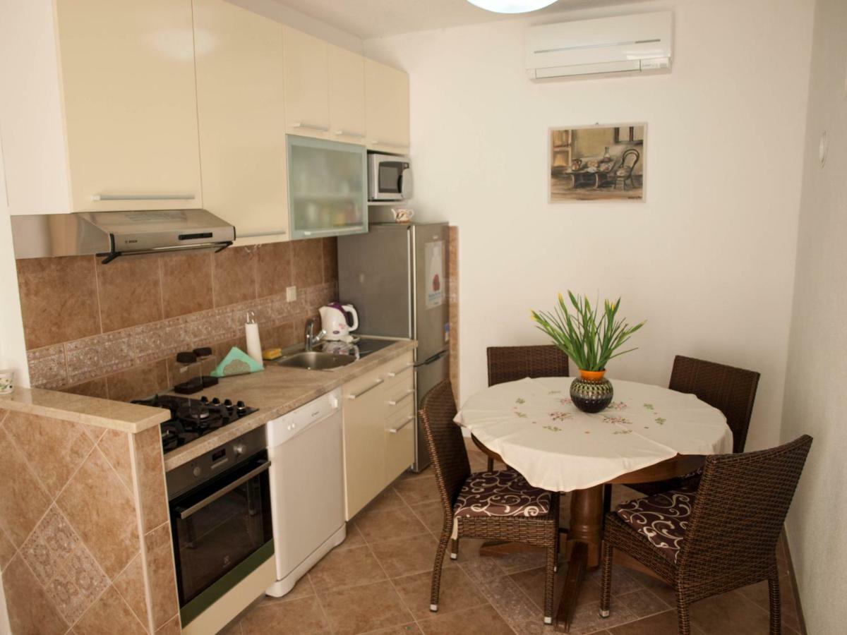 شقة House Nataniel In Omis Near Sea المظهر الخارجي الصورة